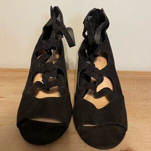 Torrid Black Suede Strappy Cage Peep-Toe Chunky Heels 10W wide